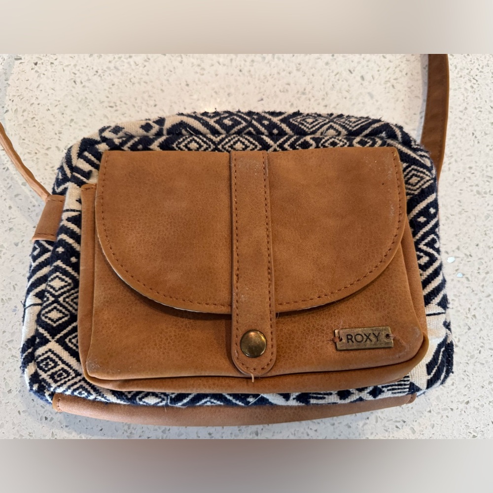Navy and tan Roxy cross body purse
